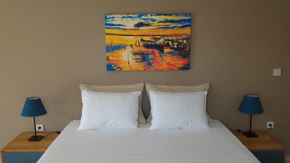 Pessada Bay Studios and Apartments