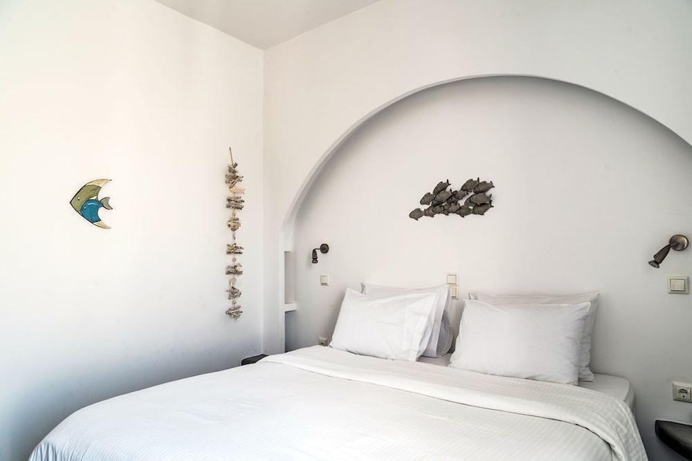 Anna's and Argy's Apartments