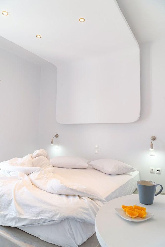 Anna's and Argy's Apartments