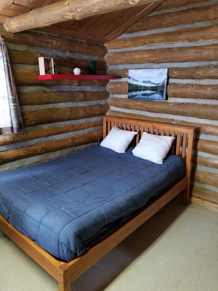 Christina Lake Lodge