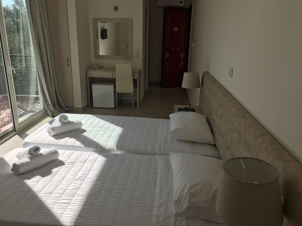 Ai - Helis Resort Hotel