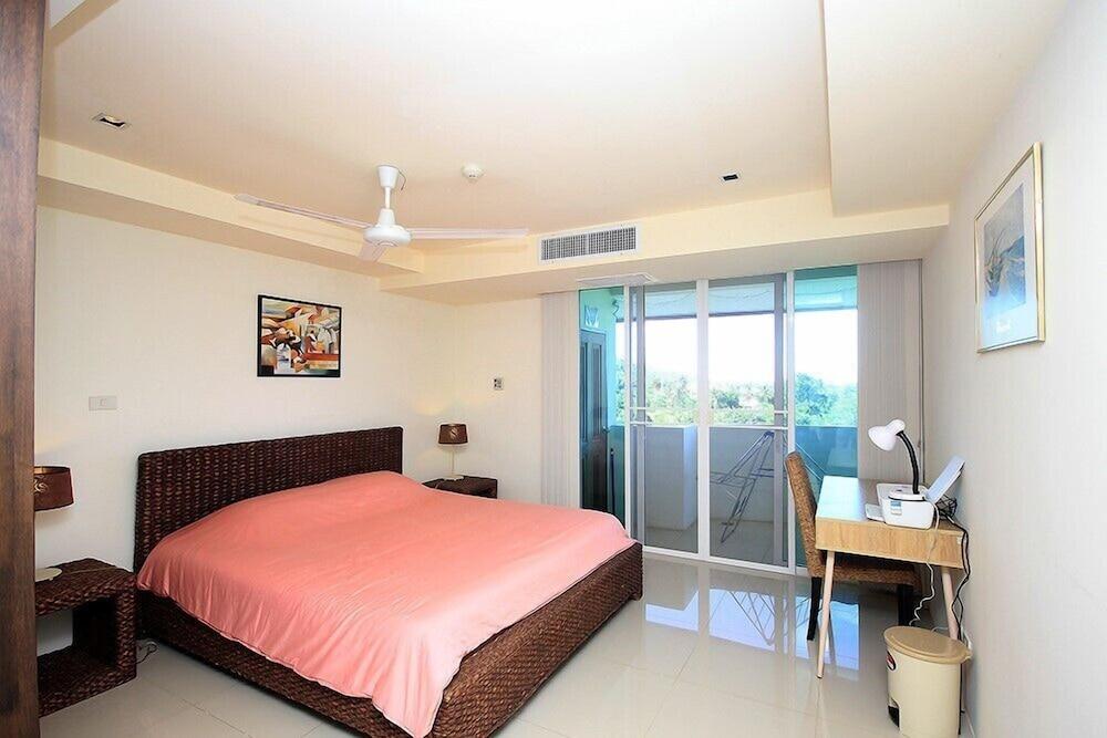 Sea Ridge Penthouse by A&A