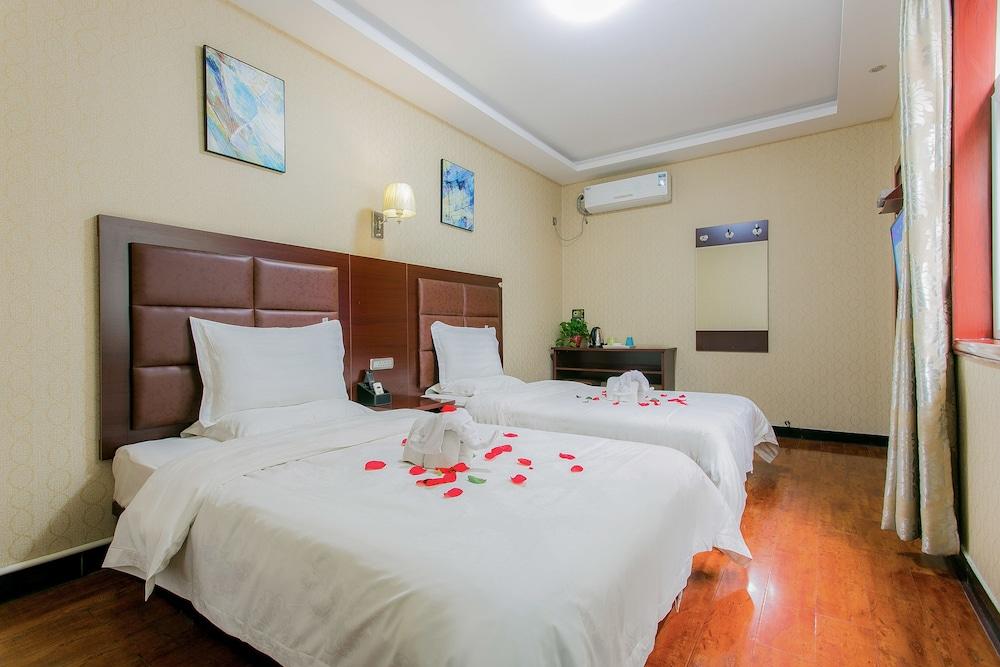 Hongrui Business Hotel