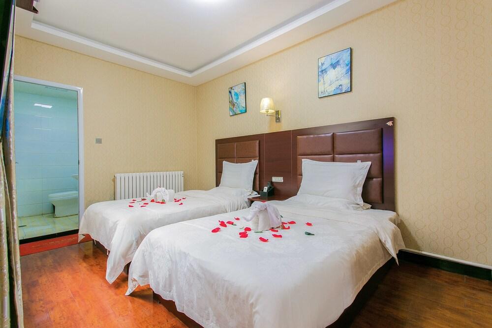 Hongrui Business Hotel