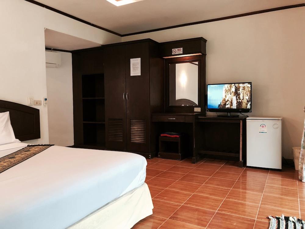 Noble House Beach Resort