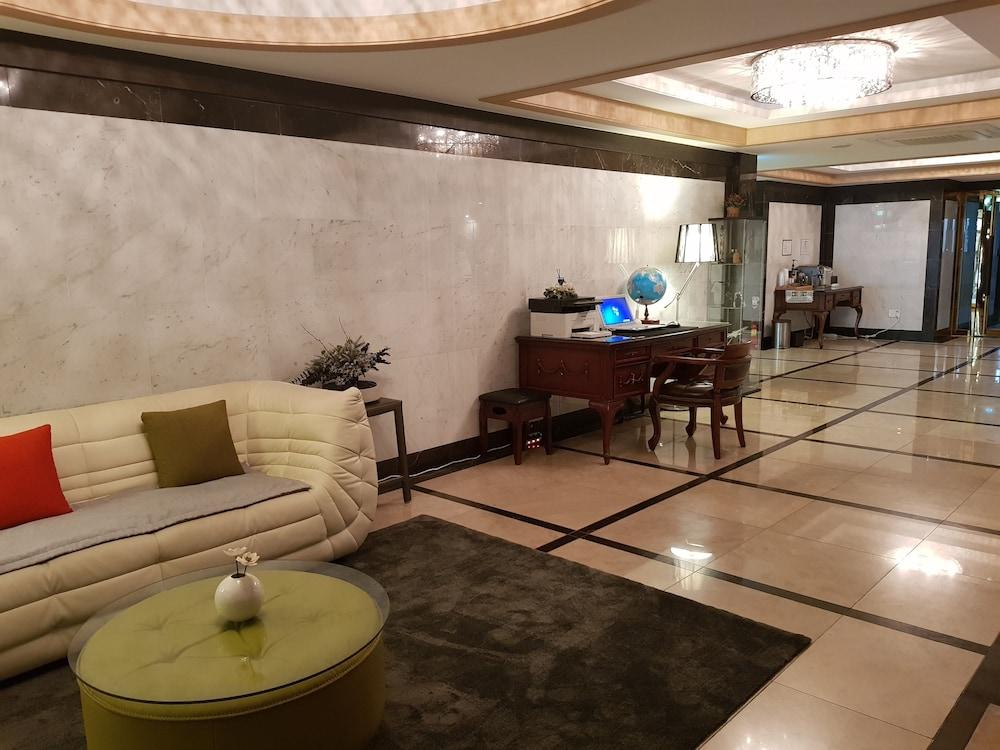 Orsay Business Hotel