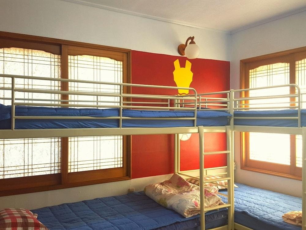 Captain Jeju Guesthouse - Hostel