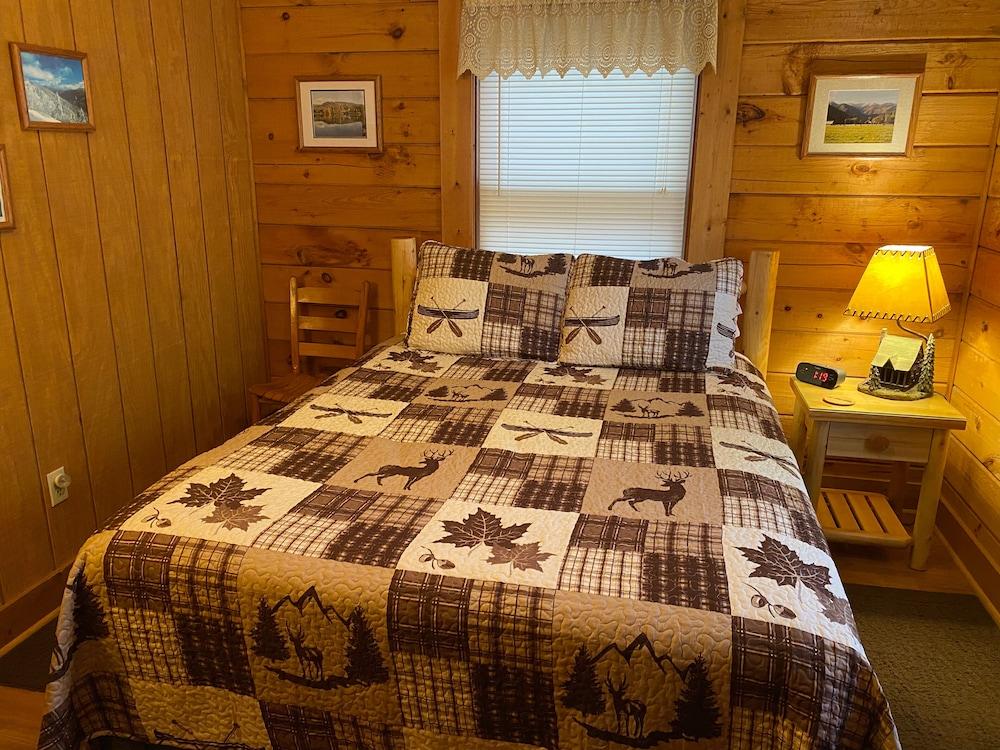 Misty Creek Log Cabins