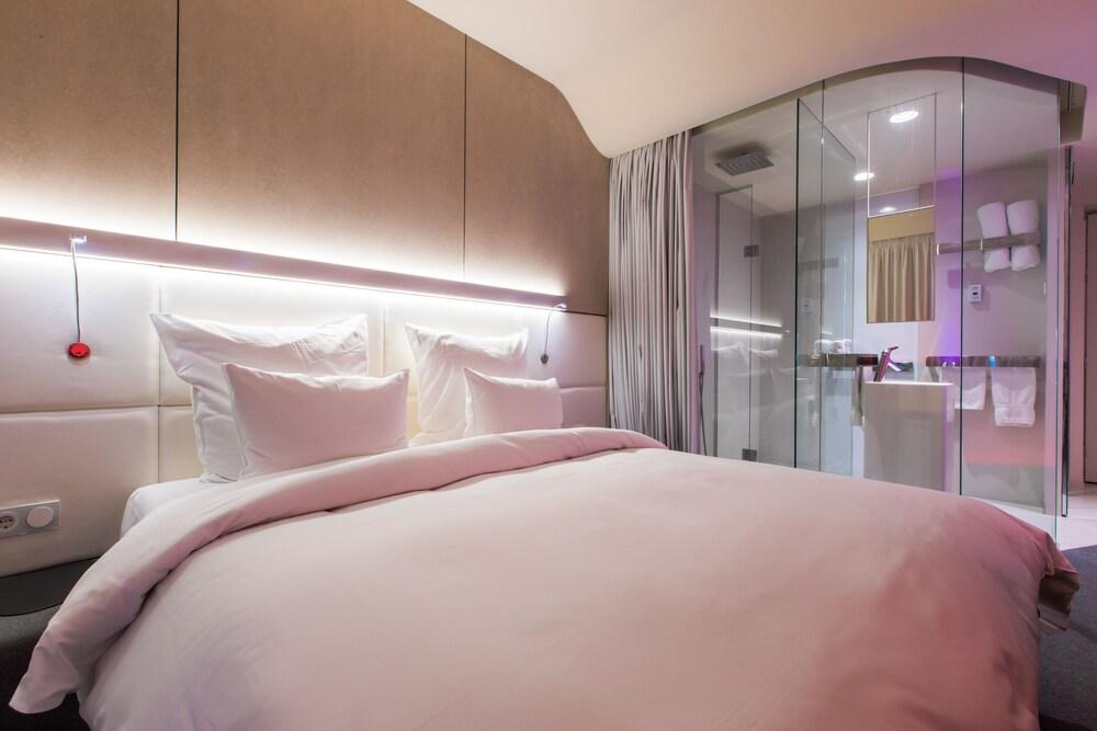 The Grove Design Hotel