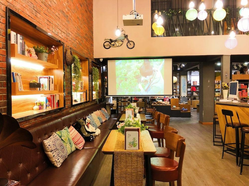 Ancient Street No.5 Youth Chic Hotel