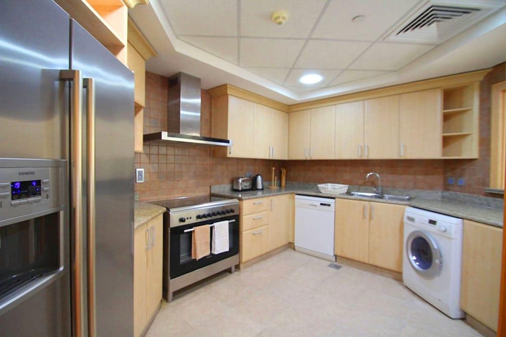 Kennedy Towers - Al Anbara