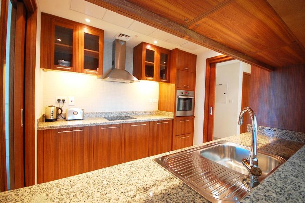 Kennedy Towers - Aurora