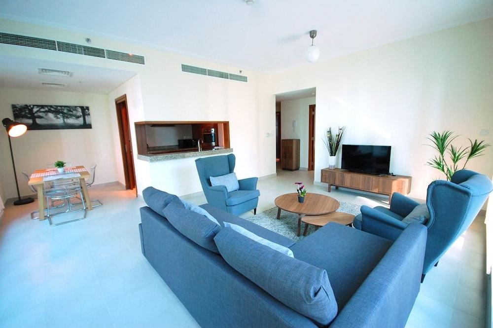 Kennedy Towers - Attessa