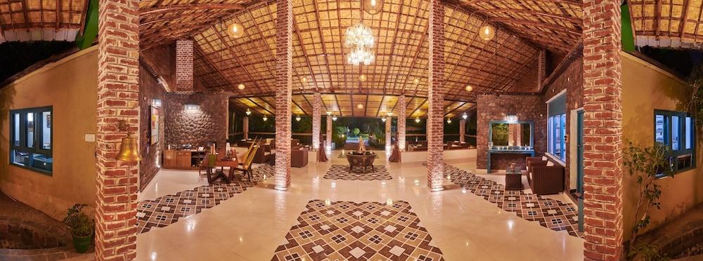 Aacorn Hideaway Resort & Spa