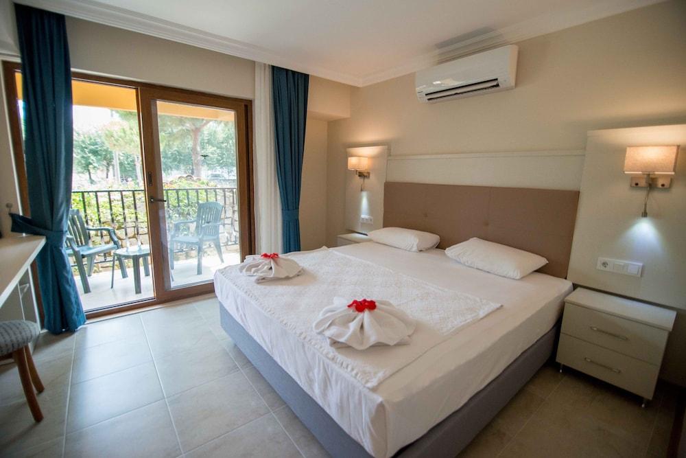 Hotel Holiday Calbis