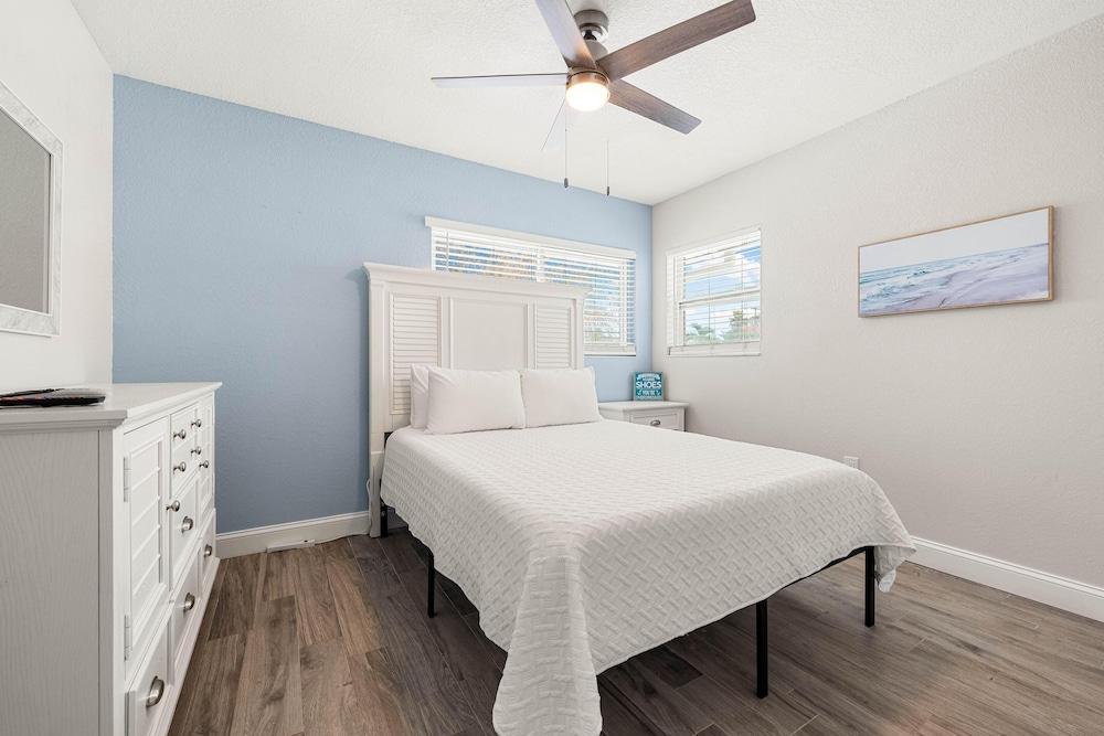 Sun and Sea by Beachside Management