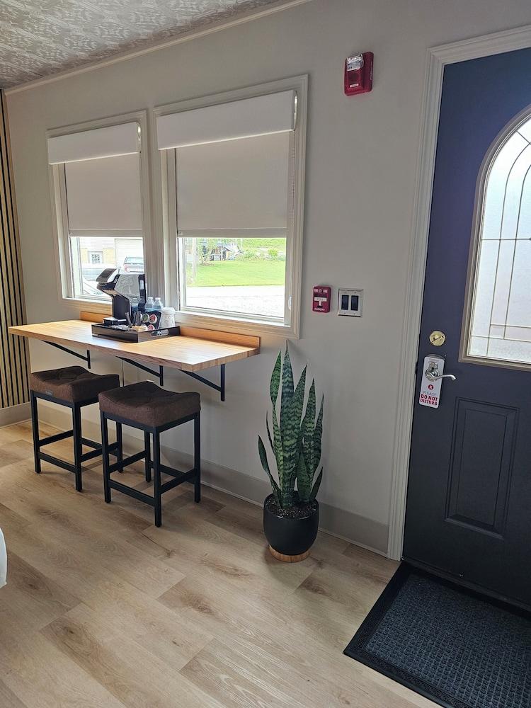 Sugarcreek Village Inn