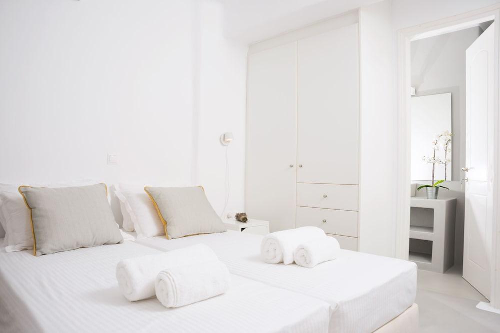 Seaside Paros-Ampelas