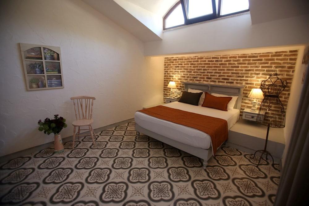 S3 Orange Exclusive Hotel