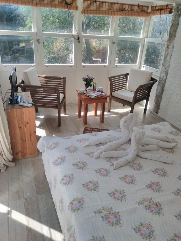 Chakra Boutique Hotel