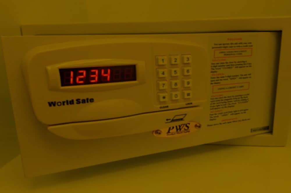 White House Asoke Sukhumvit 18