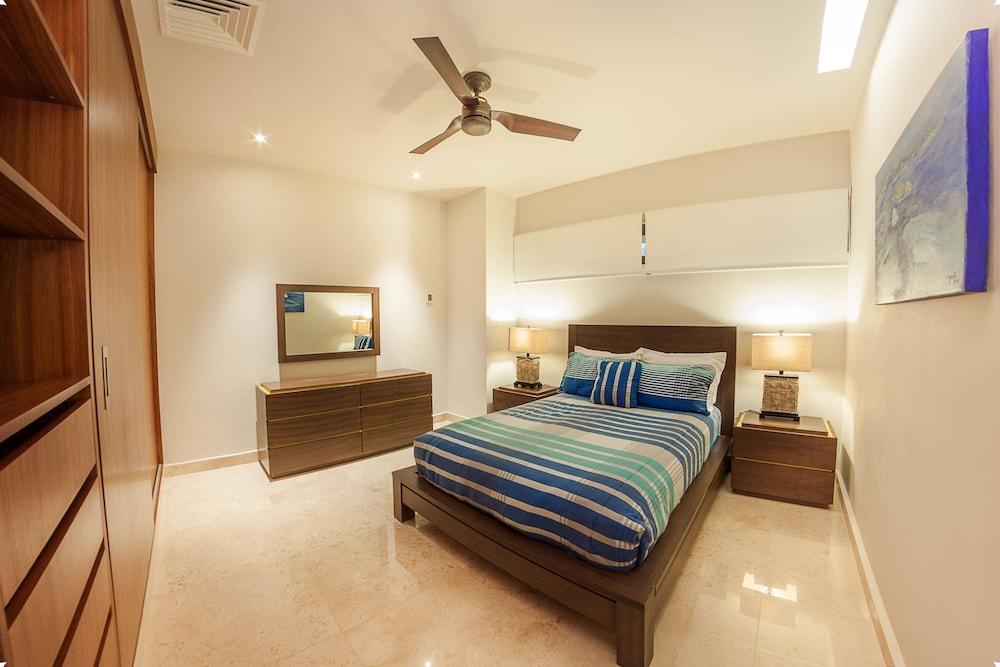 TopNotch 3BR condo around corner from beach by Happy Address