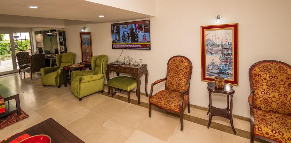 7 Art Feslegen Hotel