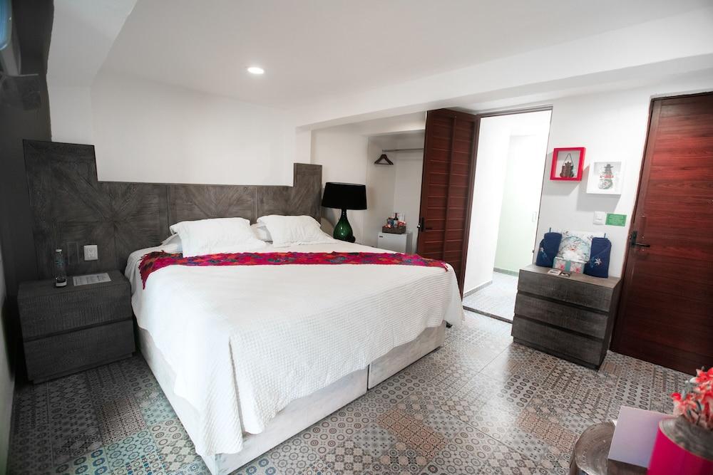 Hotel Paradise Suites