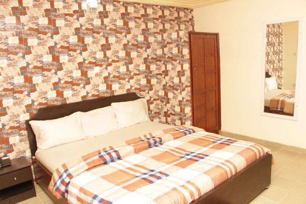 Pedallo Luxury Inn Ltd