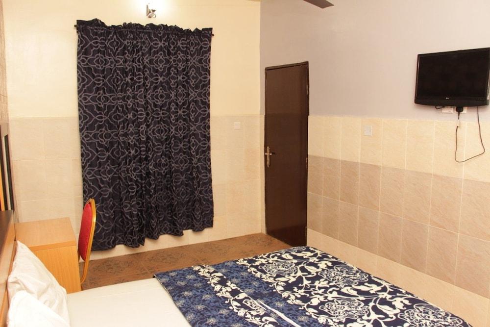 Pedallo Luxury Inn Ltd