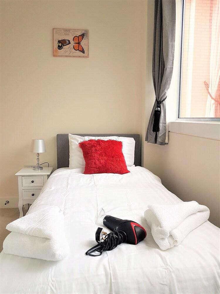 MK City Centre 2 Bed Serviced Apartment