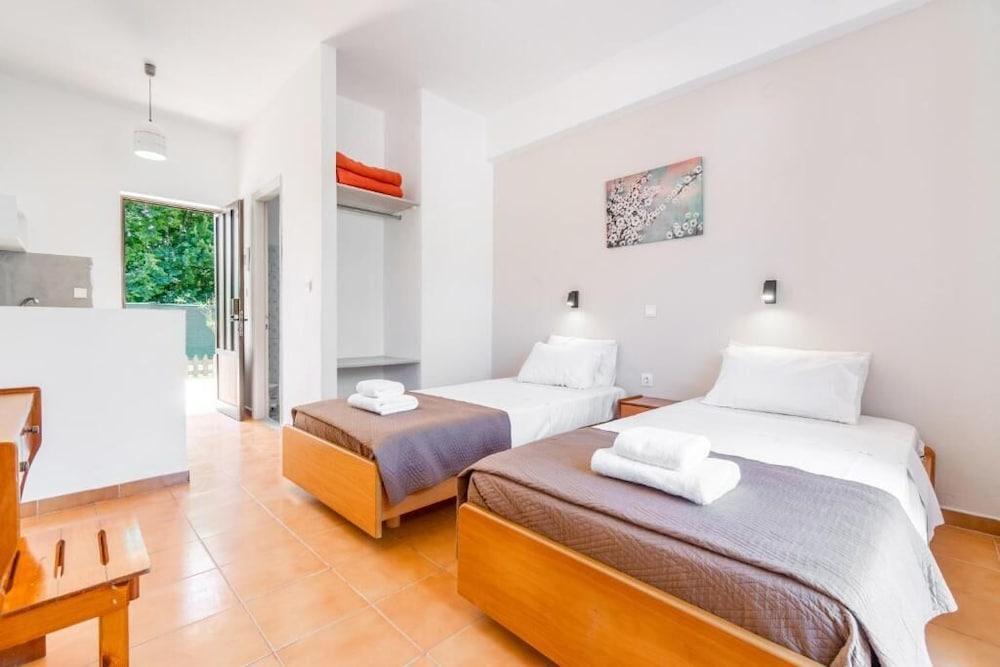 Sandy Beach Complex by Konnect - Poolside Studios and Seaside Apartments