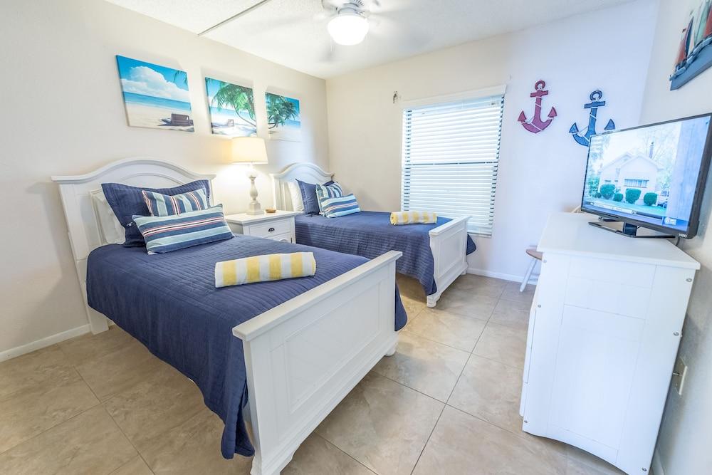 Cape Winds by Happy Palm Stays