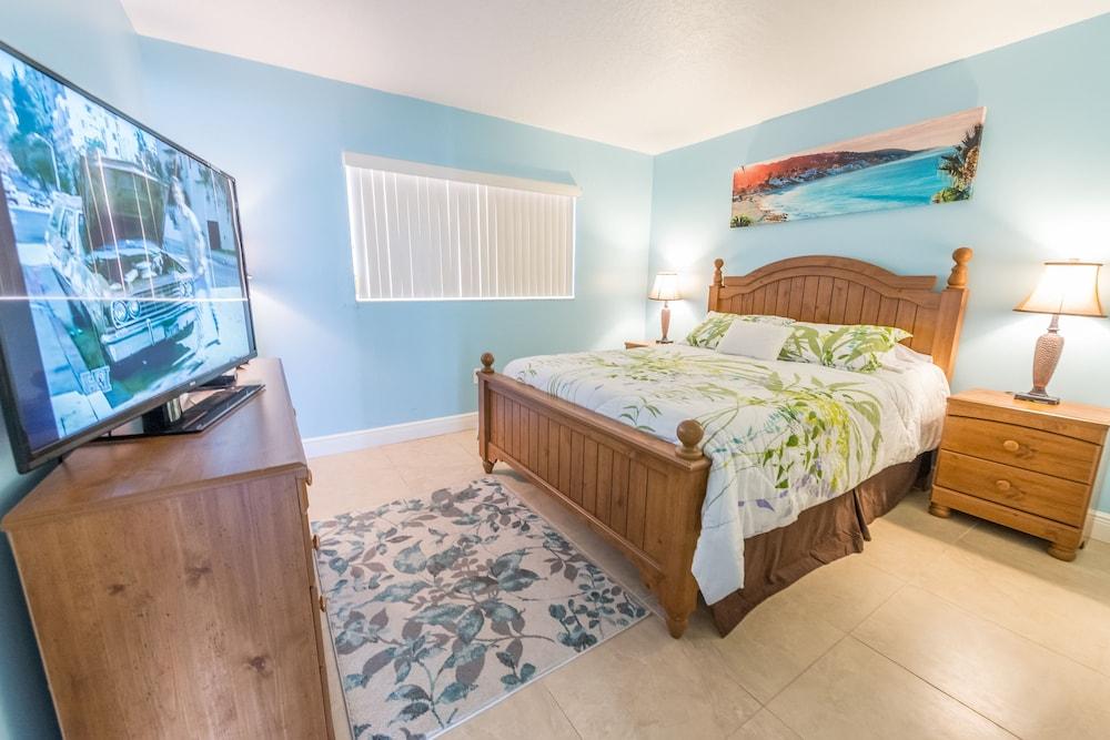 Spanish Main by Happy Palm Stays