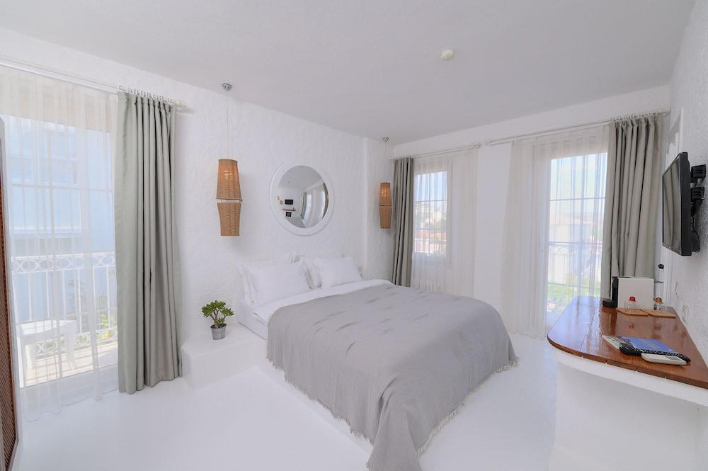 Peremere Alacati Hotel