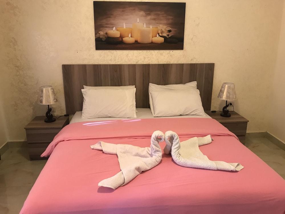 Suzan Studios & Apartments