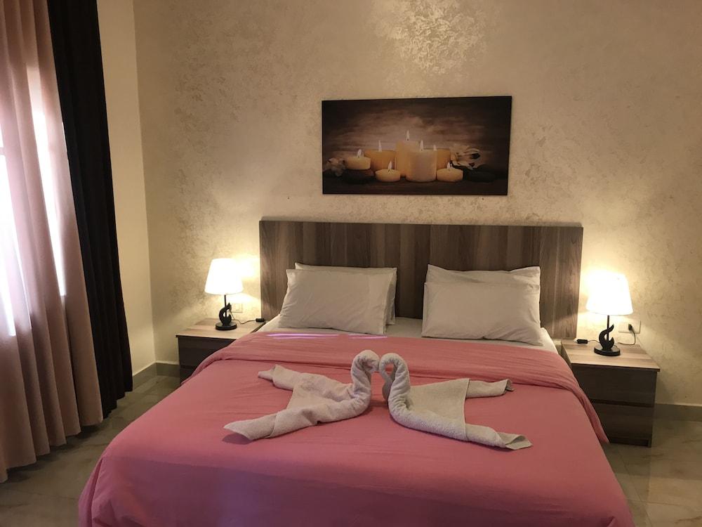 Suzan Studios & Apartments