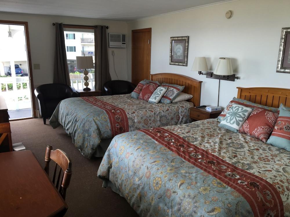 The Sandpiper Beachfront Motel