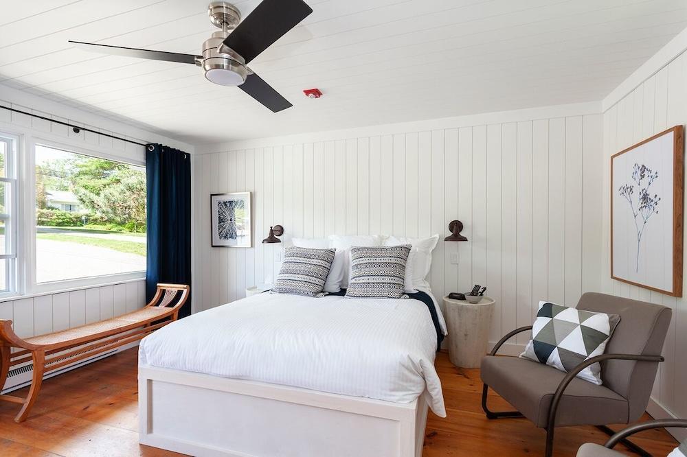 Lighthouse Motel & Cottages