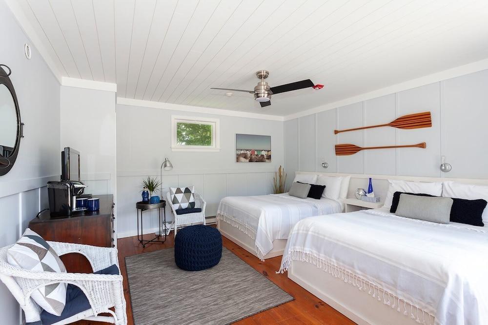 Lighthouse Motel & Cottages