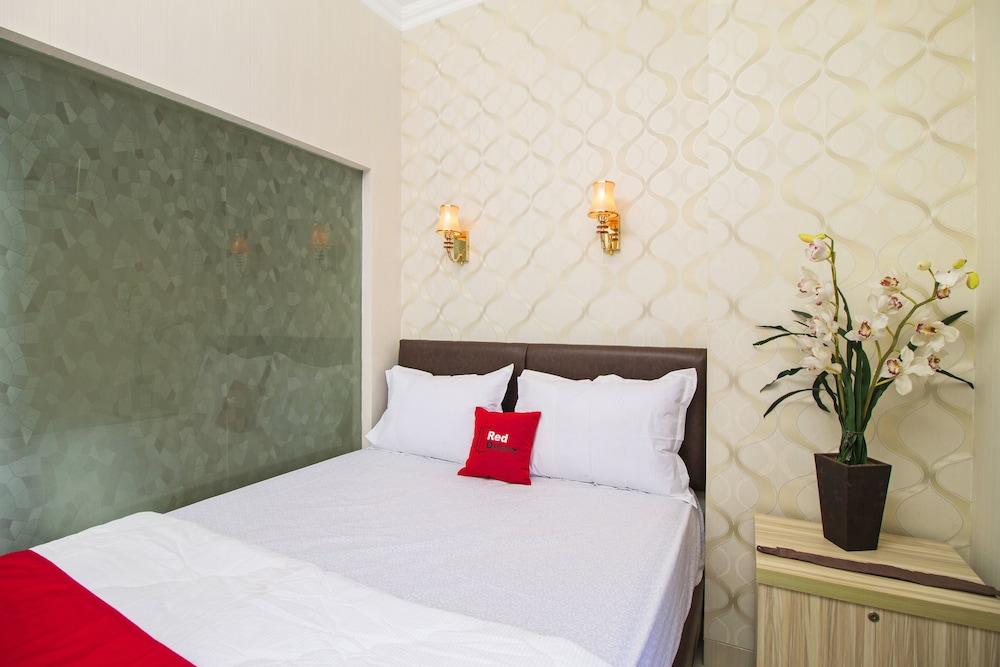 RedDoorz Plus @ Cideng Barat