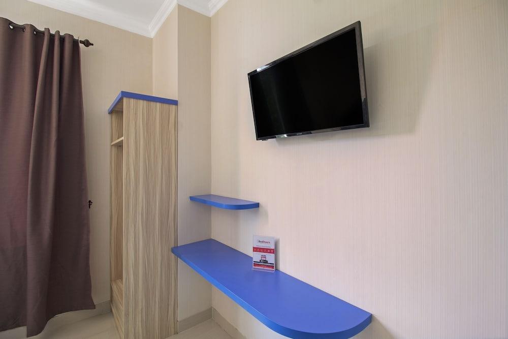RedDoorz Plus @ Cideng Barat