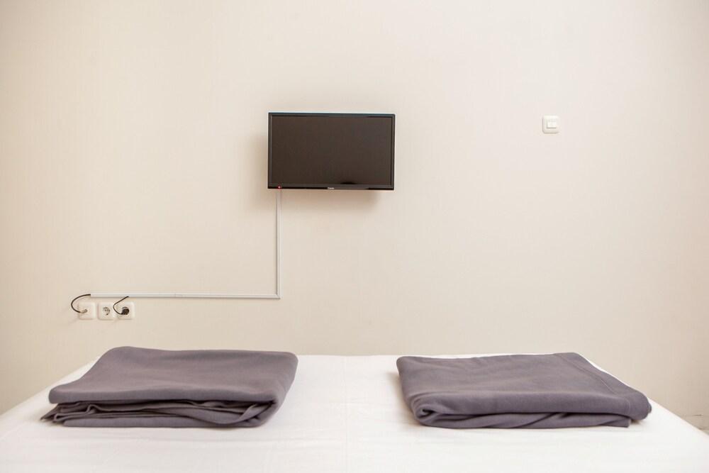 RedDoorz @ Bukit Dago