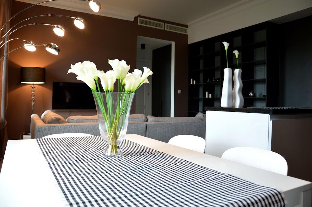 Platinum Apartment by PLA