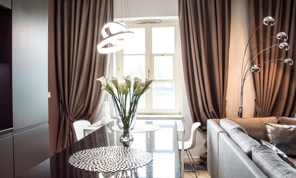 Platinum Apartment by PLA