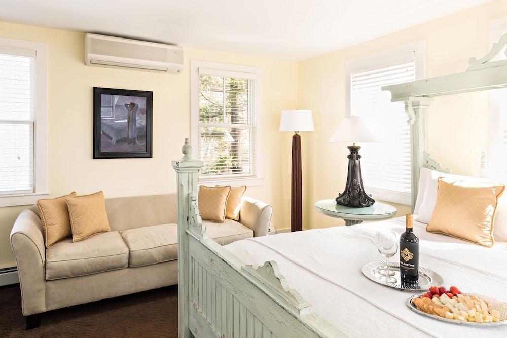 Brass Key Guesthouse - Adults Only