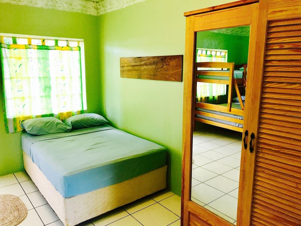 BAGOS ECO RETREAT & CAFE