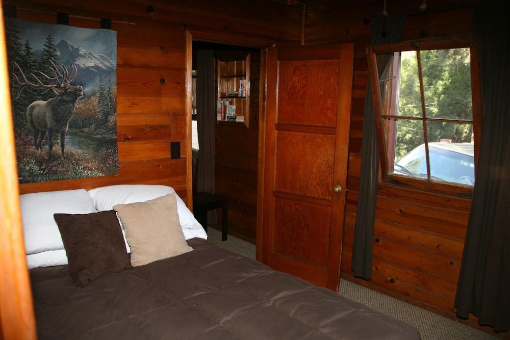 Crest Lodge Historic Mountain Inn