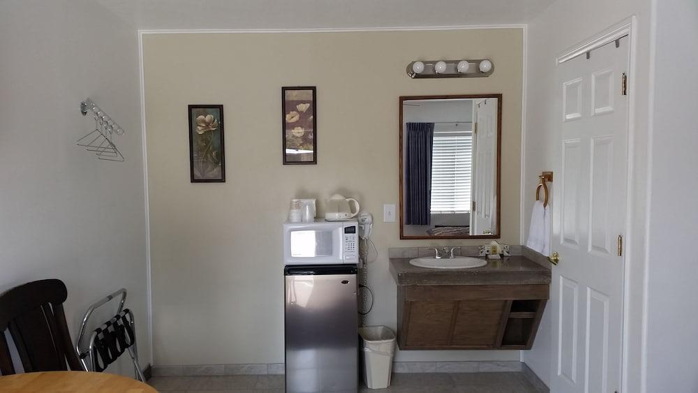 Bybee's Steppingstone Motel