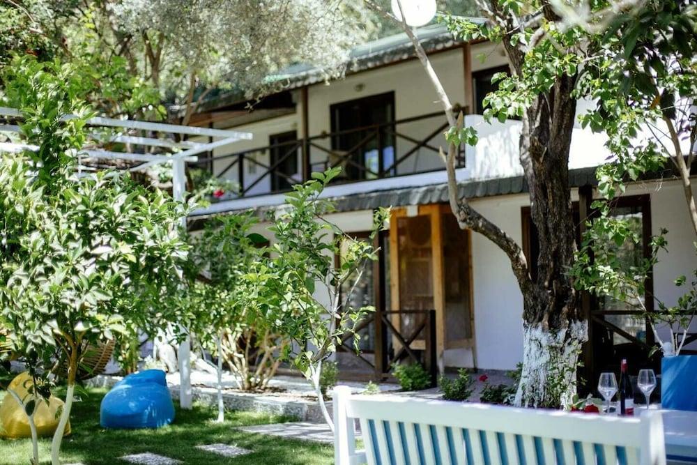 Lagoon Boutique Hotel